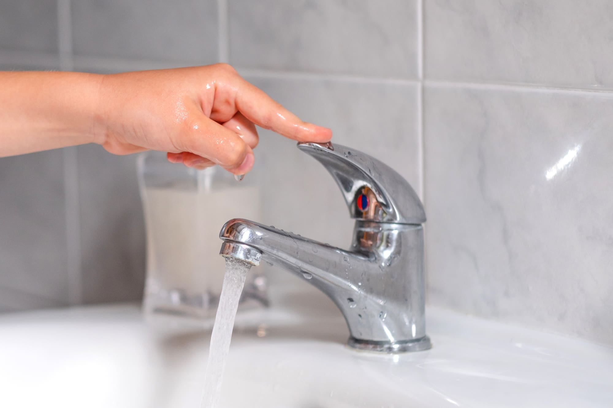 Residential plumbing San Francisco: water-efficient faucet installation saving water and money
